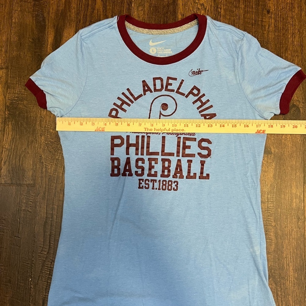 Nike Philadelphia Phillies Short Sleeve T-Shirt Size Womens Large Color Blue/Red - Picture 7 of 8